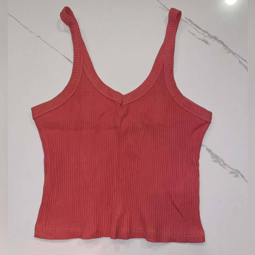 The Hanger crop top size medium. Carol pink top size medium.